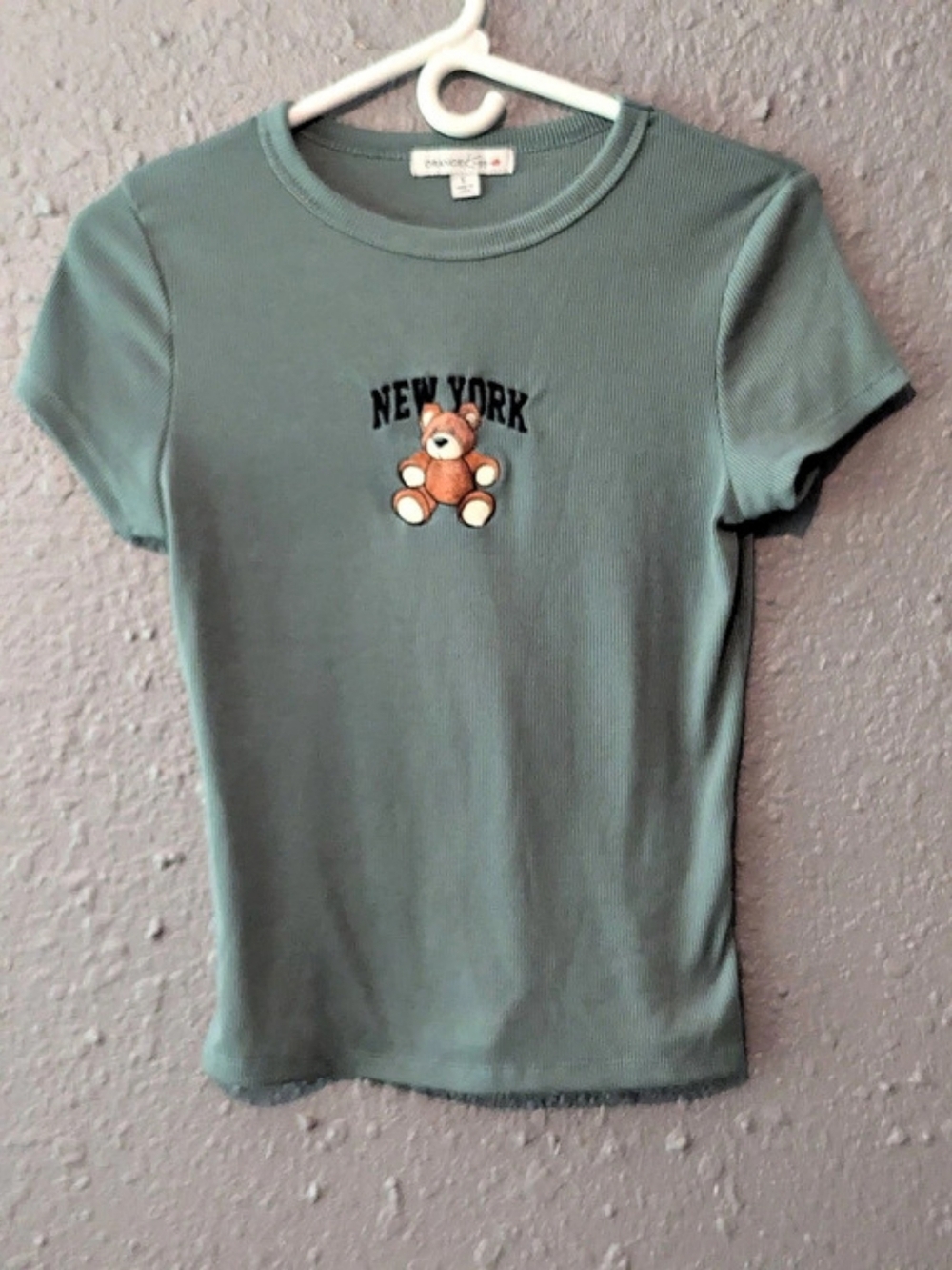 Sz L Orange Kiss Teddy Bear Graphic Ribbed Tee in Green